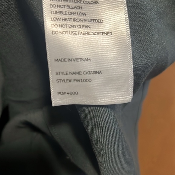 Figs Technical Collection Green Women's XL Scrub Top - Picture 8 of 8